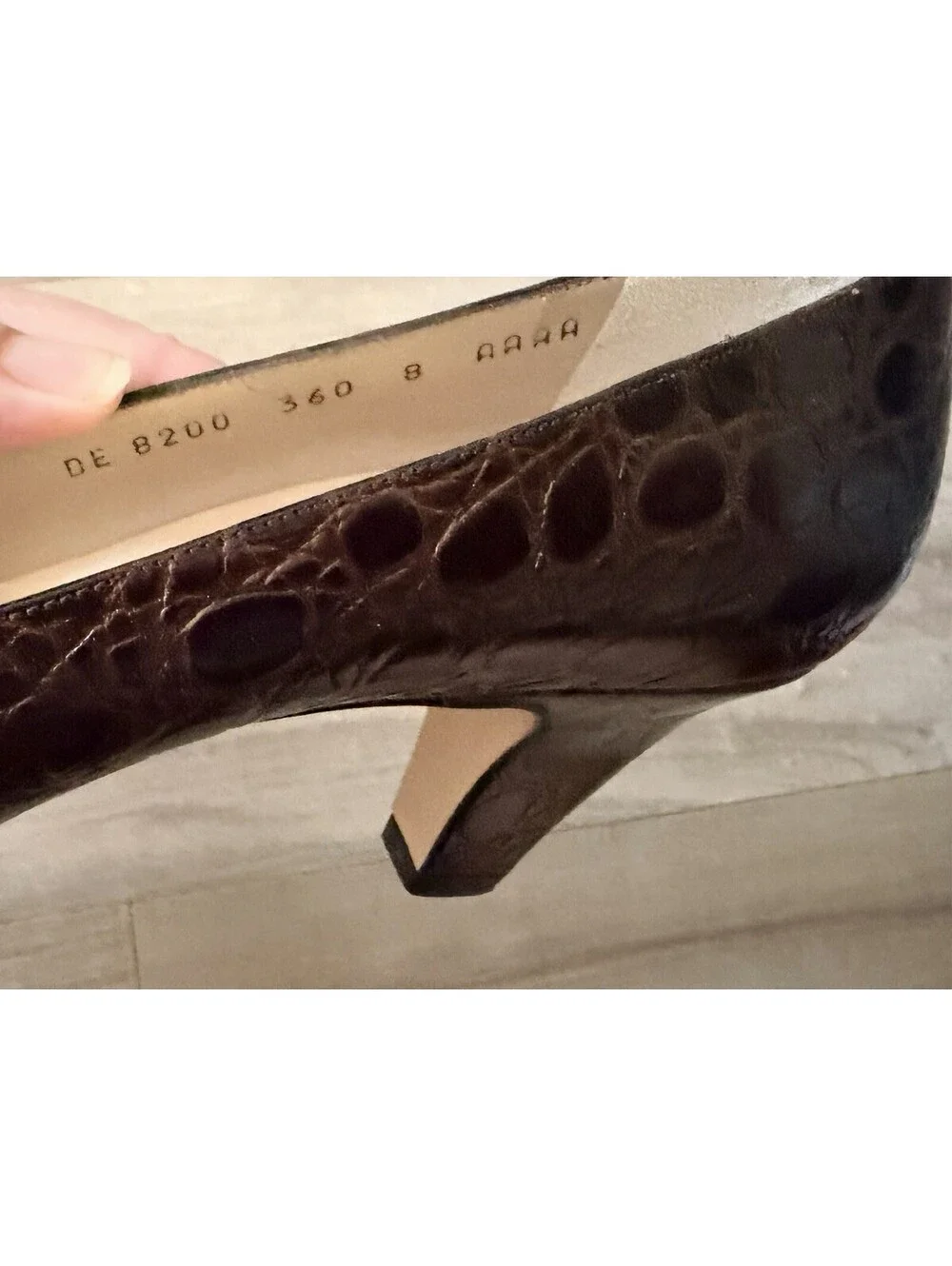 Salvatore Ferragamo Dark Brown Leather Crocodile Embossed Pumps Heels 8 AAAA Box
